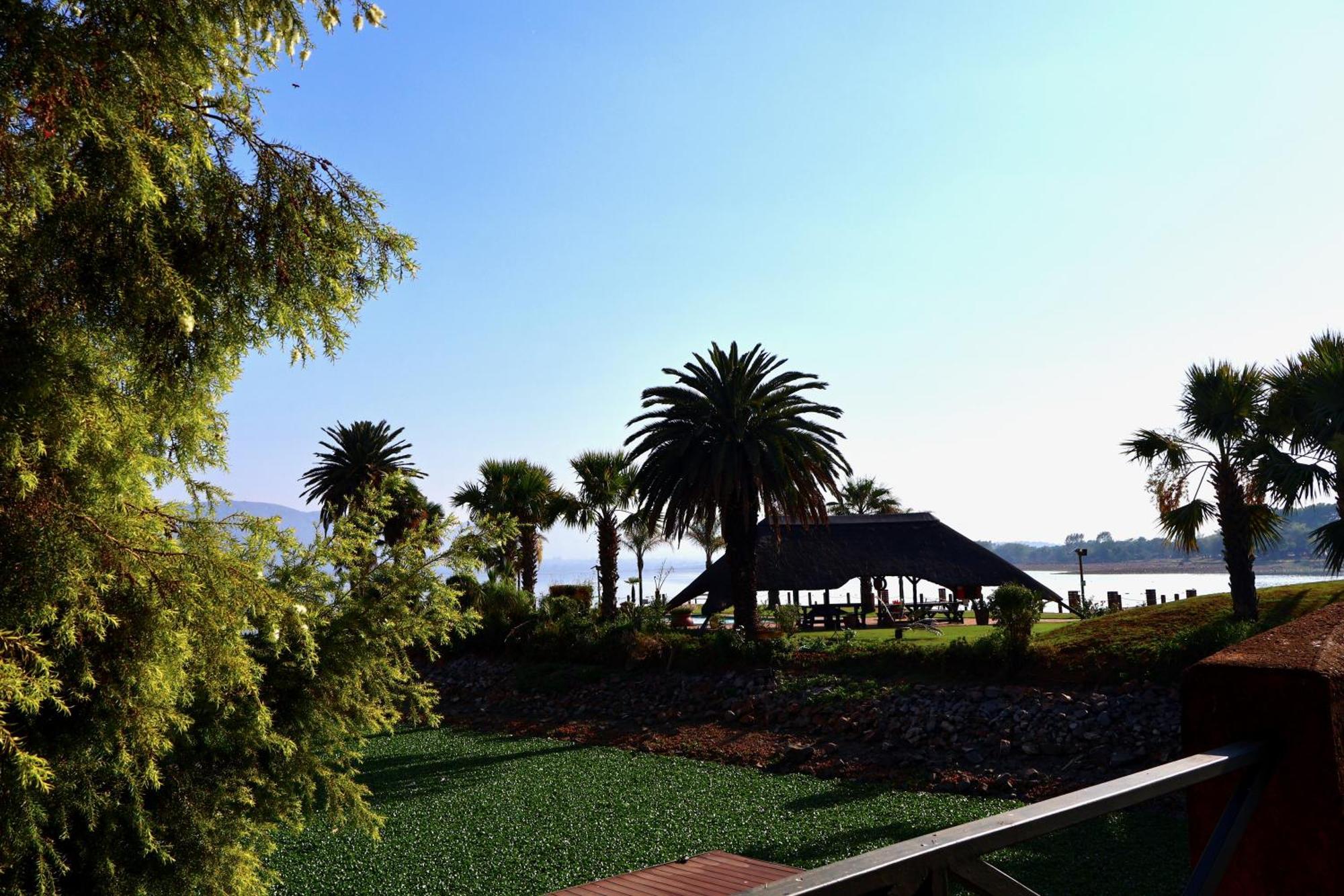 37 On Eagles Hotel Hartbeespoort Exterior photo